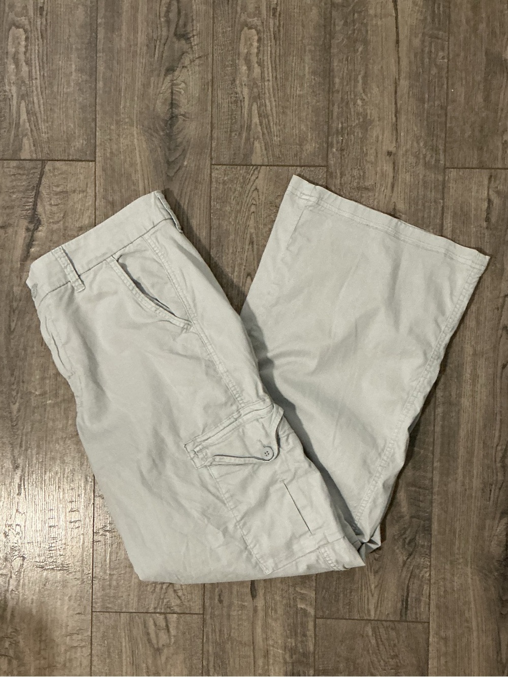 Women’s Light Gray Cargo Pants - Casual Utility Style American Eagle Size 6 wide